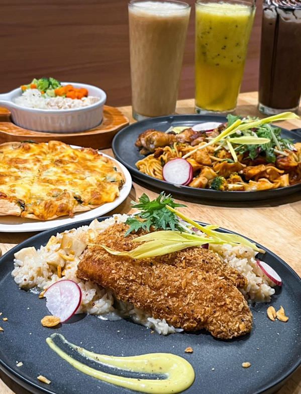 森林小徑文心店享受美食
